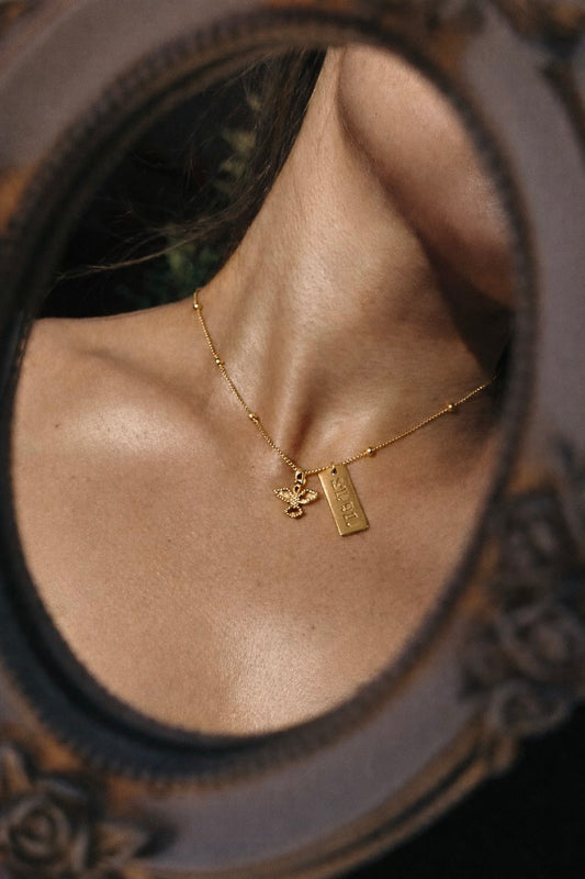 Colar Salmos 91 – semijoia feminina banhada a ouro com pingente pomba e plaquinha gravada – Liáh Joia Cristã