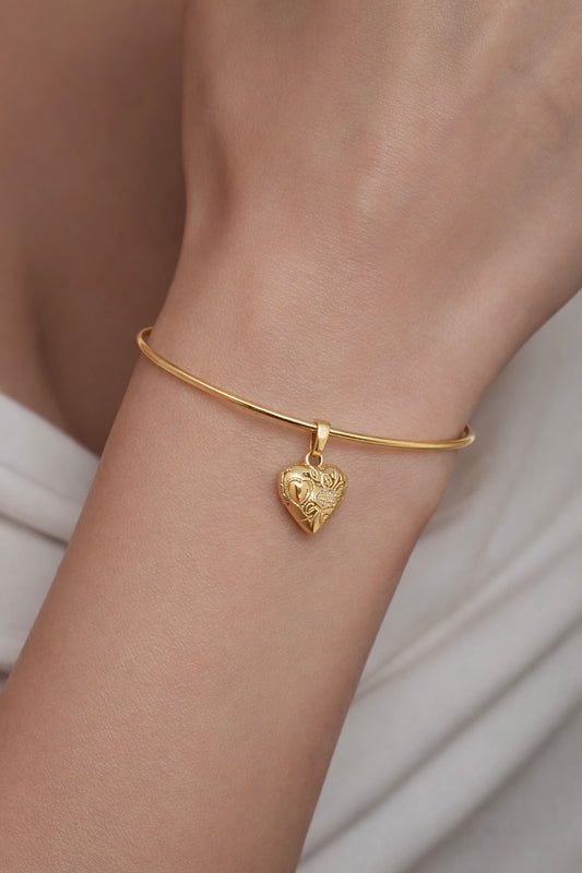 Pulseira Coração Guardado semijoia banhada a ouro com pingente coração delicado – Liáh Joia Cristã
