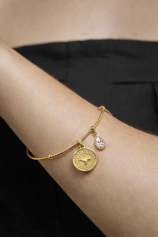 Pulseira Espírito Santo semijoia banhada a ouro com medalha pomba gravada e charm gota zircônia – Liáh Joia Cristã
