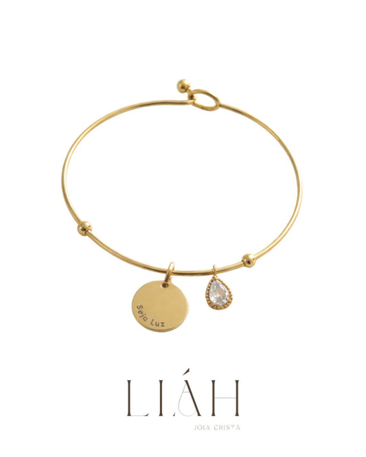 Pulseira feminina dourada com medalha gravada "Seja Luz" e pedra gota zircônia – semijoia banhada a ouro Liáh Joia Cristã